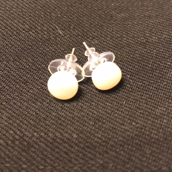 Genuine Grade A Pearl Stud Earrings - Picture 2 of 3